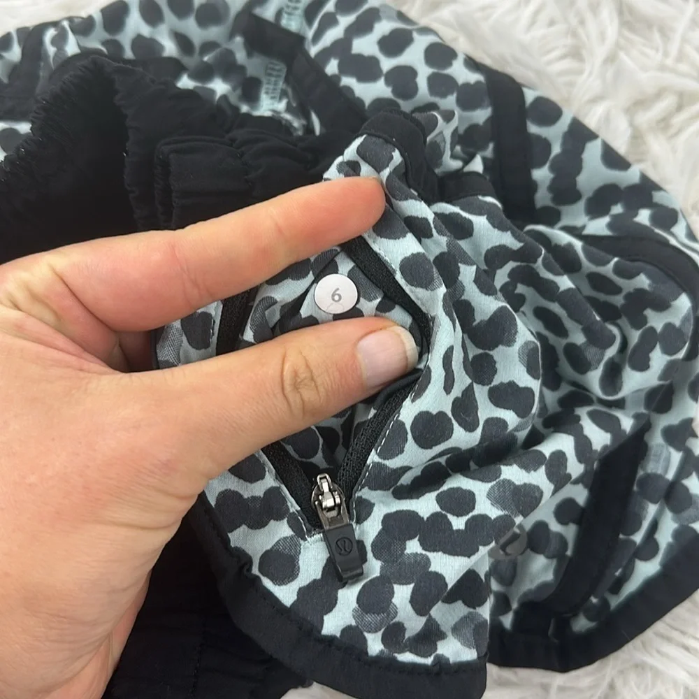 Lululemon Tracker Short III *4-way Stretch Ace Spot Tranquil Blue Black / Black